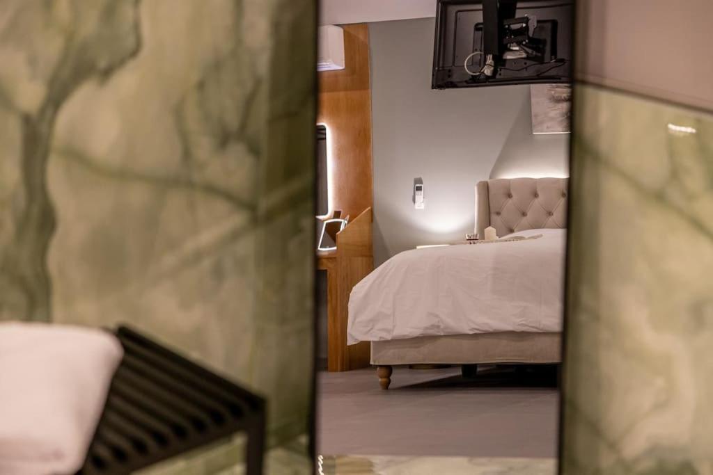 Smaragdi Luxury Jacuzzi Apartment Noho Premium Living Athens Exterior photo