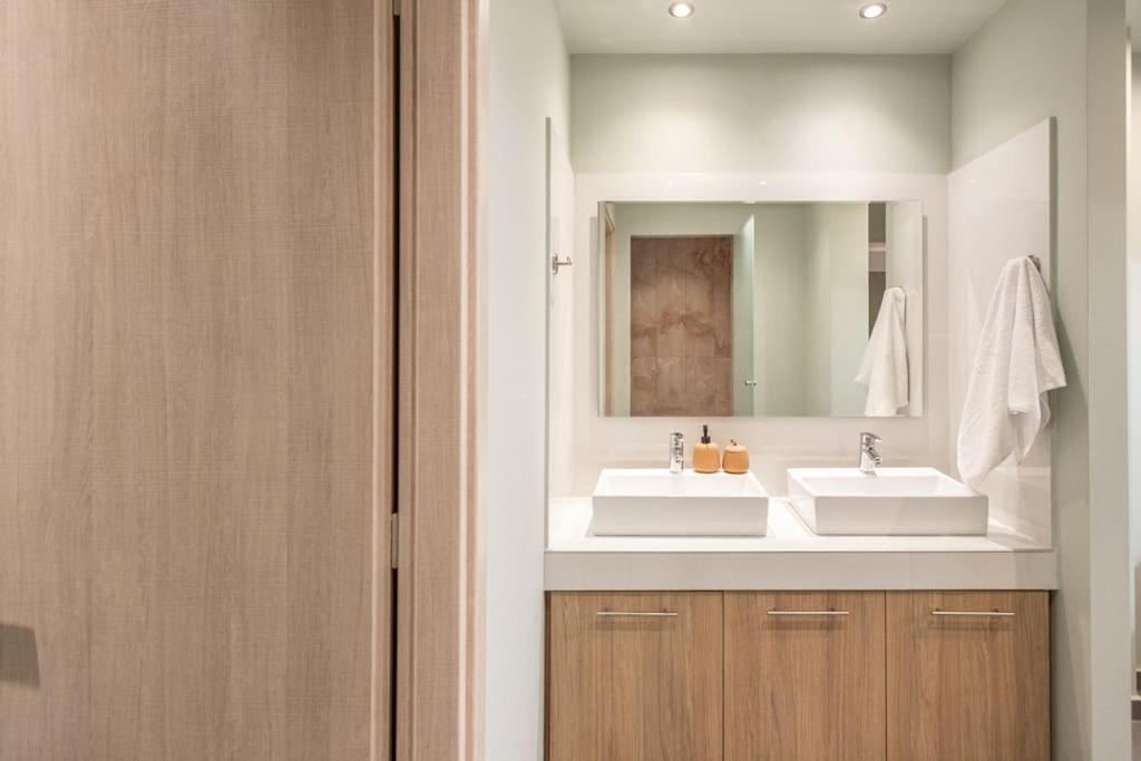 Smaragdi Luxury Jacuzzi Apartment Noho Premium Living Athens Exterior photo