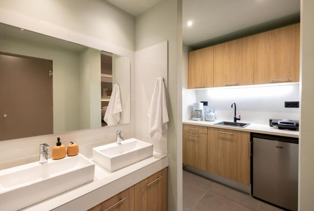 Smaragdi Luxury Jacuzzi Apartment Noho Premium Living Athens Exterior photo
