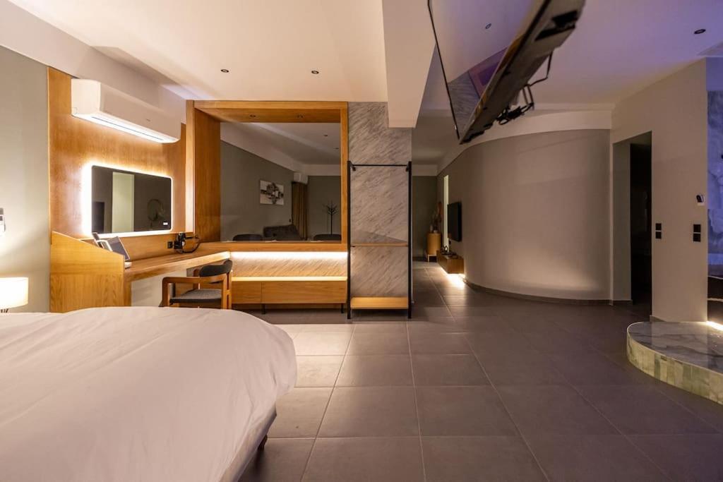 Smaragdi Luxury Jacuzzi Apartment Noho Premium Living Athens Exterior photo
